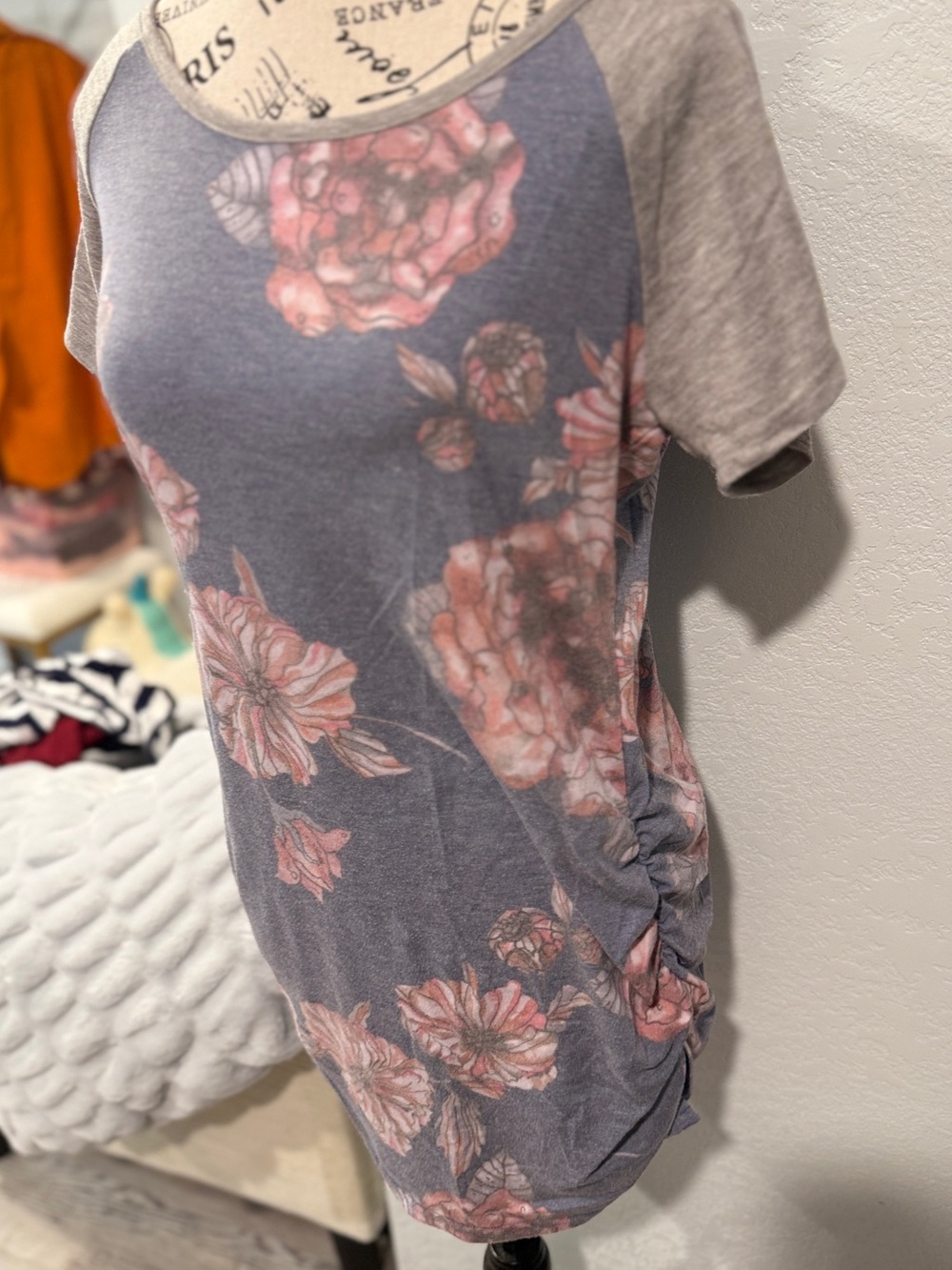 Maternity Floral Baseball Tee Side Ruched Raglan T-Shirt Gray Blue M Medium - Picture 3 of 6